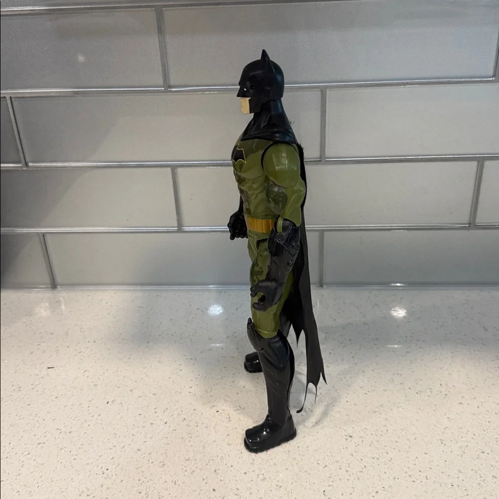 Batman Action Figure - Picture 7 of 8
